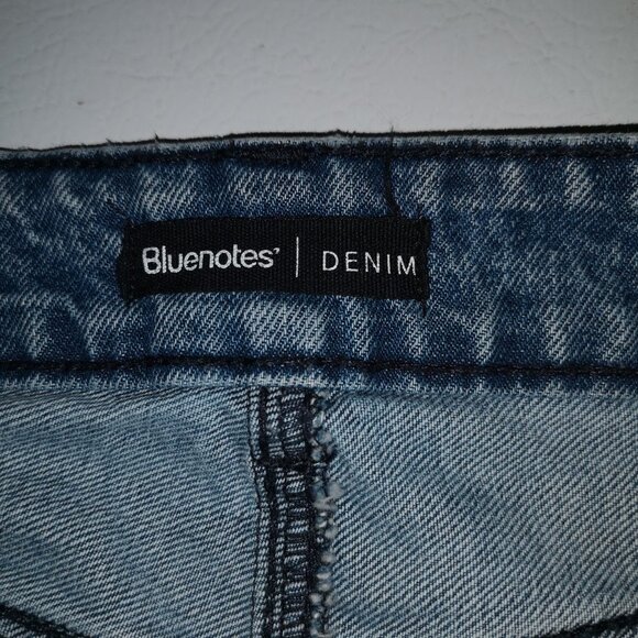 Bluenotes Denim Ladies Size 27 Waist Distressed Medium Wash Jean Shorts - Picture 3 of 12